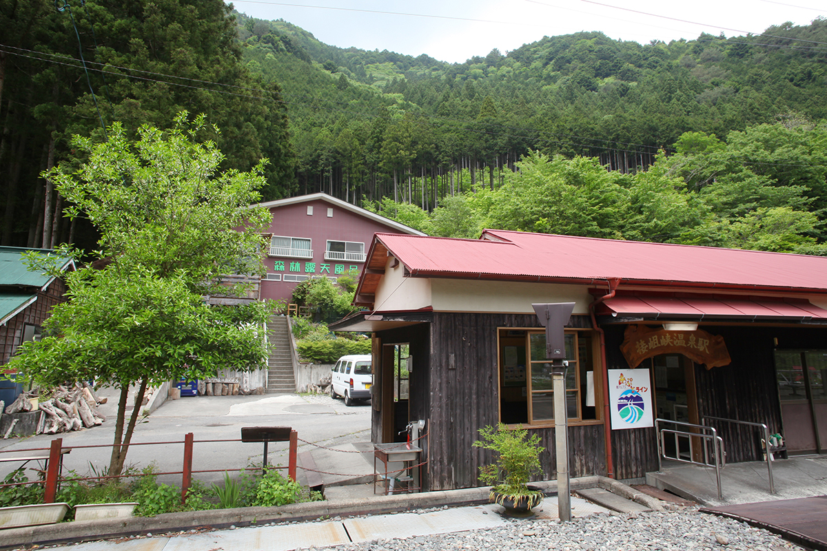  接岨峡温泉駅徒歩30秒の温泉宿